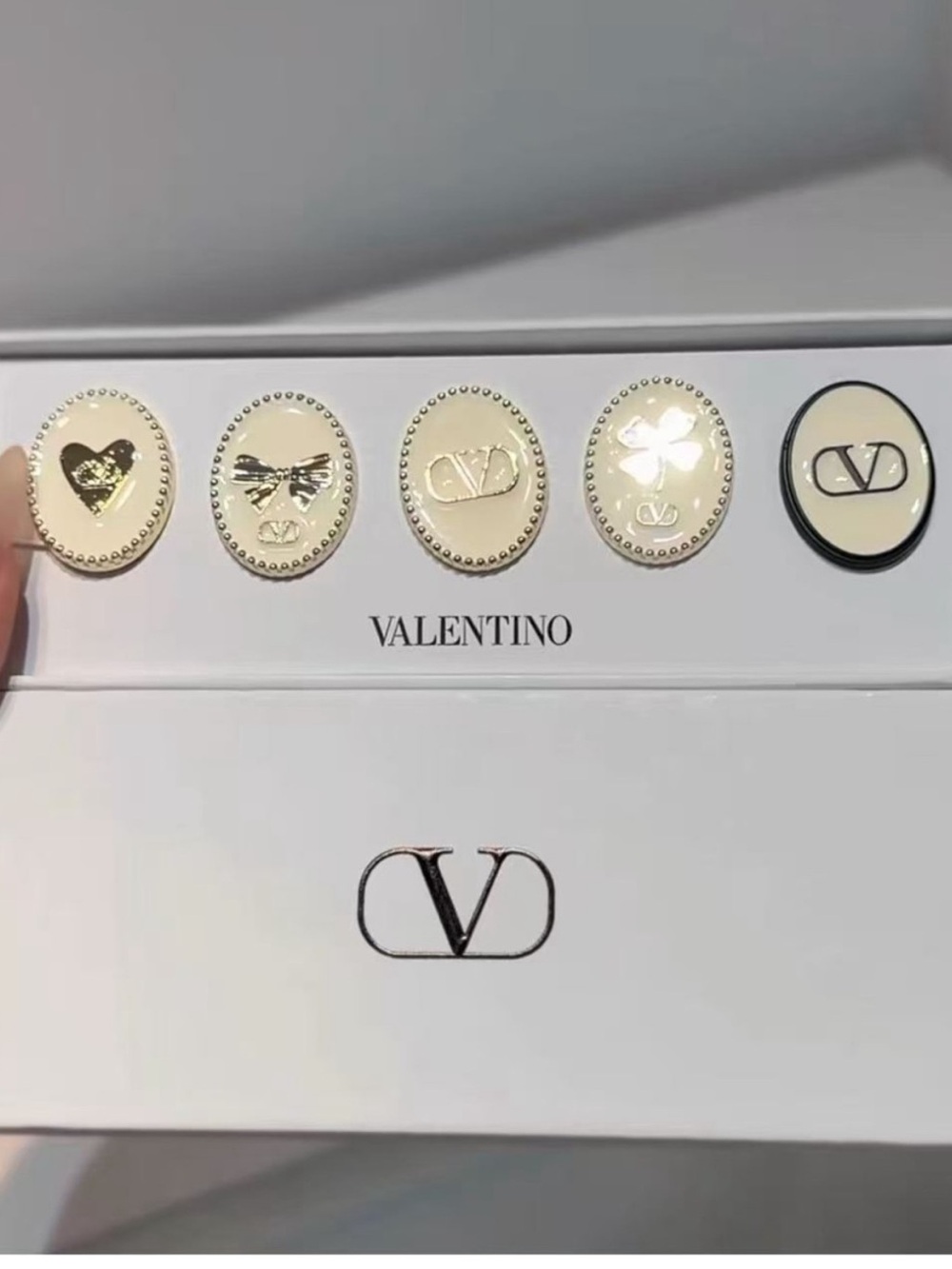 Valentino beauty gift mini brooch set
